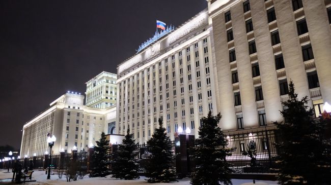 Здание министерства обороны РФ на Фрунзенской набережной в Москве Здание министерства обороны РФ на Фрунзенской набережной в Москве