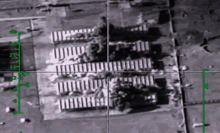 Уничтожение объектов террористов ударом самолета Ту-22М3 ВКС России в сирийской провинции Дейр-Эз-Зор
