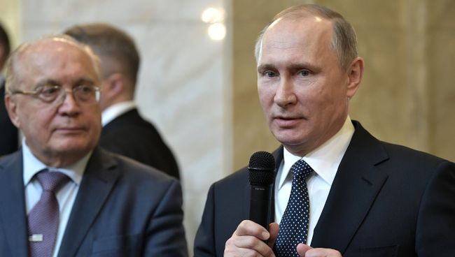 Президент РФ Владимир Путин и ректор МГУ имени М.В. Ломоносова Виктор Садовничий на встрече со студентами. 25 января 2017 Президент РФ Владимир Путин и ректор МГУ имени М.В. Ломоносова Виктор Садовничий на встрече со студентами. 25 января 2017