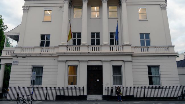 Бывшее здание Института Сервантеса на Итон-Сквер, 102 в Лондоне, Великоритания. Архивное фото