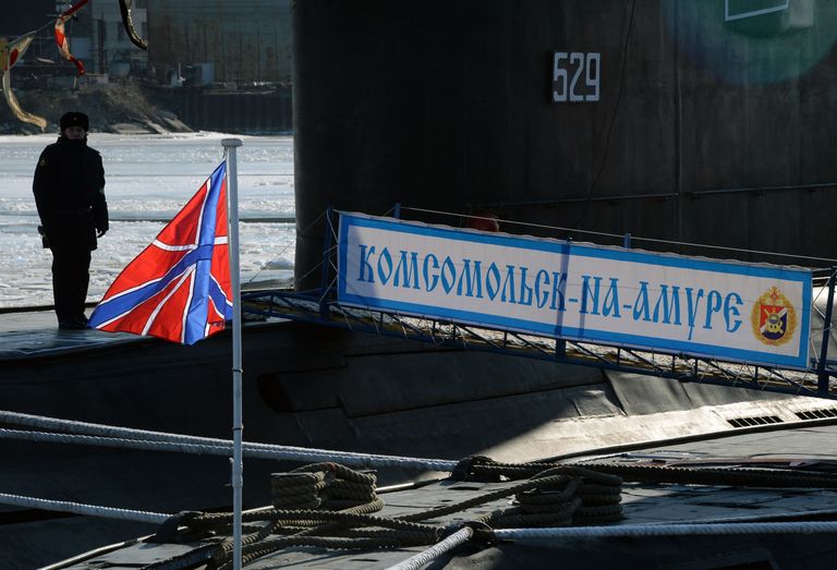 Дизельная подводная лодка Комсомольск-на-Амуре проекта 877 Палтус во время торжественной церемонии ввода в боевой строй Тихоокеанского флота после ремонта и модернизации Дизельная подводная лодка Комсомольск-на-Амуре проекта 877 Палтус во время торжественной церемонии ввода в боевой строй Тихоокеанского флота после ремонта и модернизации