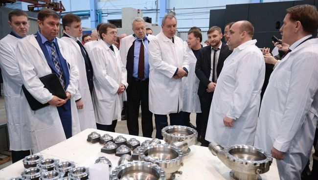 Заместитель председателя правительства РФ Дмитрий Рогозин во время посещения ФГУП Воронежский механический завод в Воронеже Заместитель председателя правительства РФ Дмитрий Рогозин во время посещения ФГУП Воронежский механический завод в Воронеже