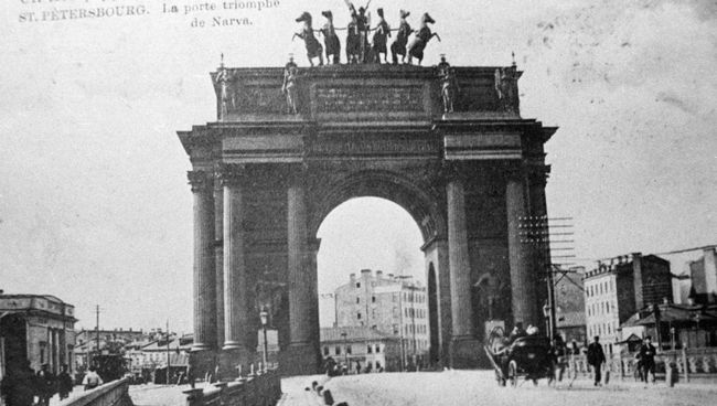 Площадь у Нарвских ворот. Петроград. 1917 год Площадь у Нарвских ворот. Петроград. 1917 год