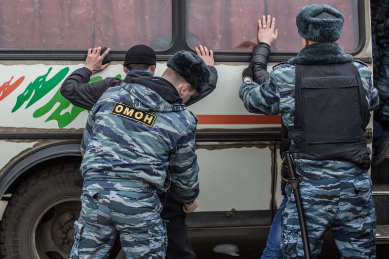 Полиция проводит проверку миграционного законодательства в ТЦ Москва в Люблино