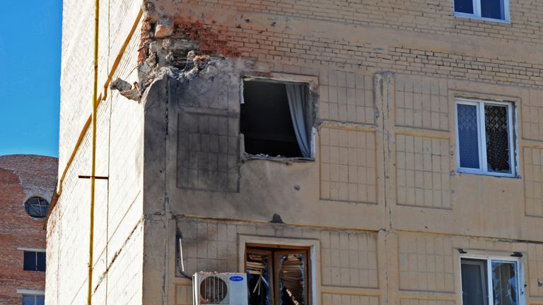 Жилое здание на улице Листопрокатчиков в Киевском районе Донецка, пострадавшее от обстрела Жилое здание на улице Листопрокатчиков в Киевском районе Донецка, пострадавшее от обстрела