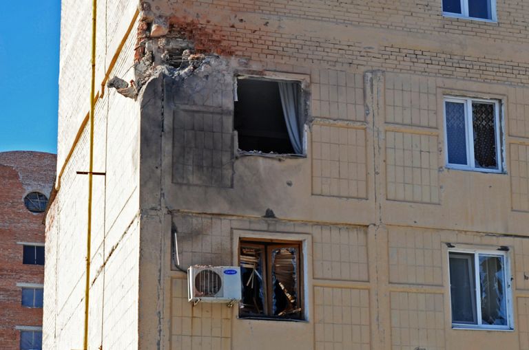 Жилое здание на улице Листопрокатчиков в Киевском районе Донецка, пострадавшее от обстрела