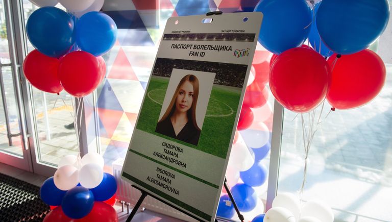 Образец паспорта болельщика Кубка конфедераций FIFA 2017 в центре выдачи паспортов в Сочи
