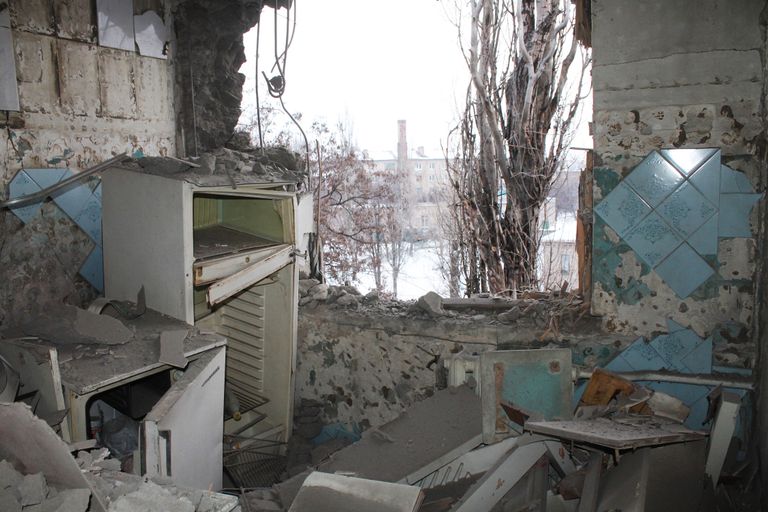 Квартира, пострадавшая в результате обстрела украинскими силовиками, в Донецке. 1 февраля 2017 Квартира, пострадавшая в результате обстрела украинскими силовиками, в Донецке. 1 февраля 2017
