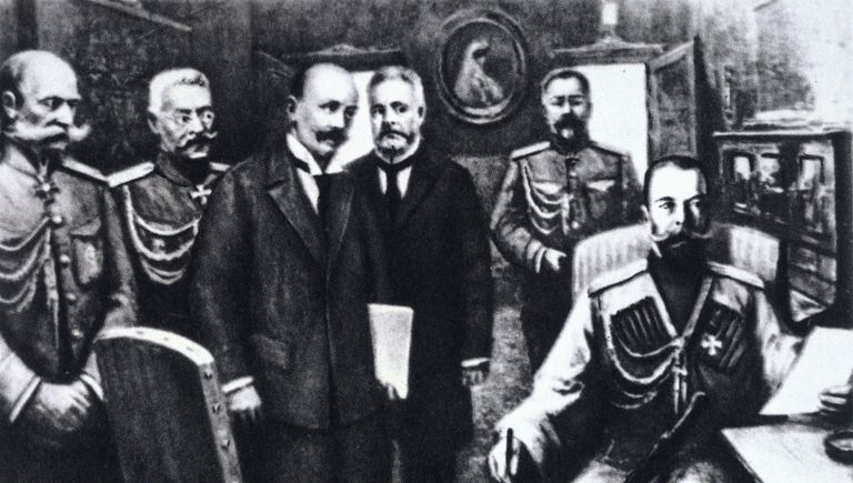 Отречение императора России Николая II в ночь на 3 марта 1917 года. В царском вагоне (слева направо): министр императорского двора Владимир Борисович Фредерикс, генерал Николай Владимирович Рузский, депутаты Госдумы Василий Витальевич Шульгин и Александр Иванович Гучков, император Николай Второй. Отречение императора России Николая II в ночь на 3 марта 1917 года. В царском вагоне (слева направо): министр императорского двора Владимир Борисович Фредерикс, генерал Николай Владимирович Рузский, депутаты Госдумы Василий Витальевич Шульгин и Александр Иванович Гучков, император Николай Второй.
