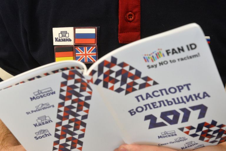 Выдача первых паспортов болельщиков Кубка конфедераций 2017 в Казани Выдача первых паспортов болельщиков Кубка конфедераций 2017 в Казани