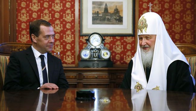 Председатель правительства РФ Дмитрий Медведев и патриарх Московский и всея Руси Кирилл. Архивное фото Председатель правительства РФ Дмитрий Медведев и патриарх Московский и всея Руси Кирилл. Архивное фото