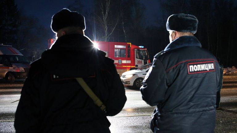 Полицейские на месте крупной дорожной аварии в Новой Москве Полицейские на месте крупной дорожной аварии в Новой Москве