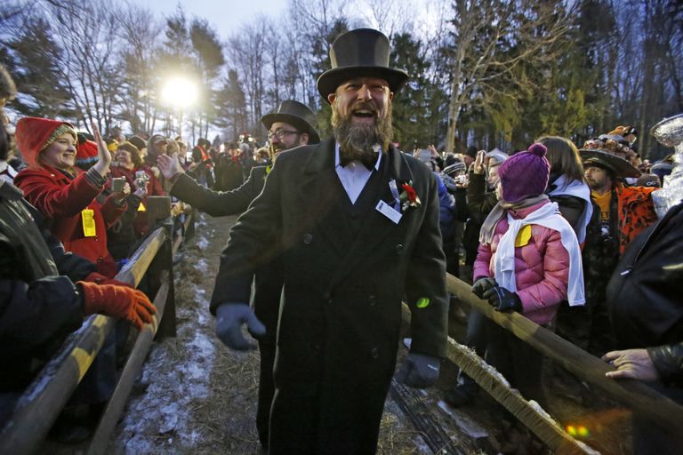 Член Клуба Сурка во время 131-го празднования Дня сурка Член Клуба Сурка во время 131-го празднования Дня сурка