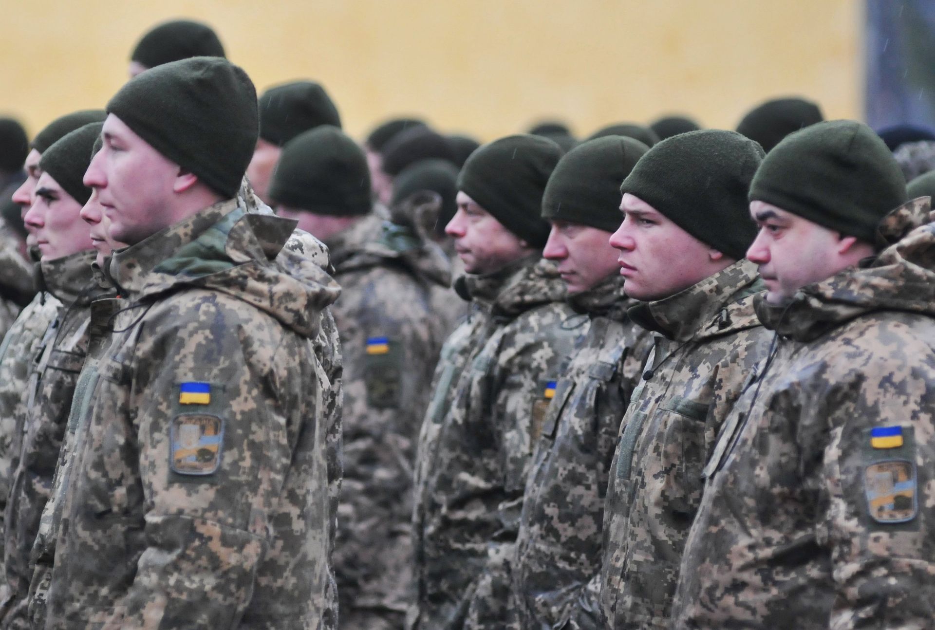 Военнослужащие Украины во время церемонии открытия очередного этапа подготовки подразделений ВСУ по программе Объединенной многонациональной тренировочной группы - Украина на территории Яворивского полигона Военнослужащие Украины во время церемонии открытия очередного этапа подготовки подразделений ВСУ по программе Объединенной многонациональной тренировочной группы - Украина на территории Яворивского полигона - РИА Новости, 1920, 05.04.2021