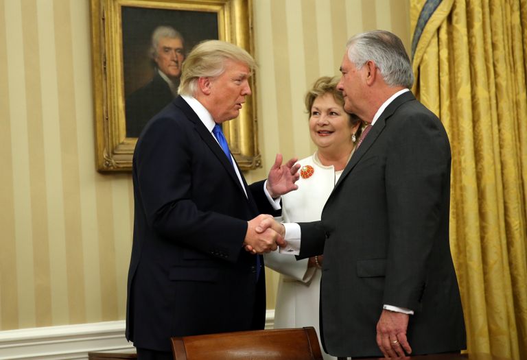 Президент США Дональд Трамп и госсекретарь США Рекс Тиллерсон. 1 февраля 2017 года 