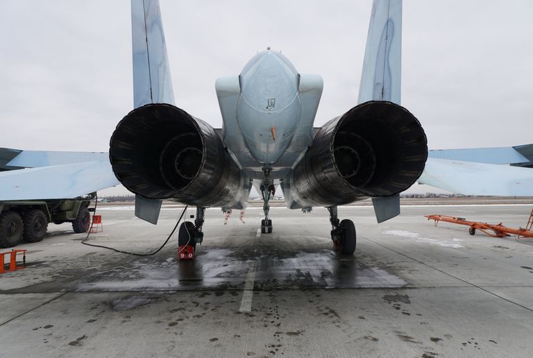 Турбины многоцелевого истребителя СУ-30СМ в Крымске Турбины многоцелевого истребителя СУ-30СМ в Крымске