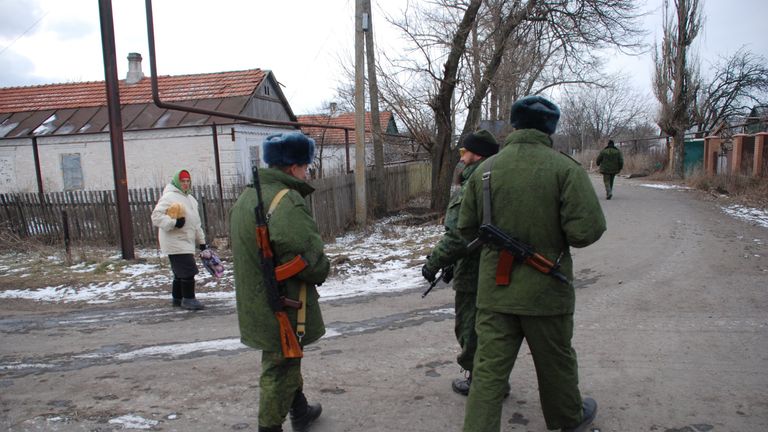 Бойцы народной милиции ДНР в селе Коминтерново Донецкой области Бойцы народной милиции ДНР в селе Коминтерново Донецкой области
