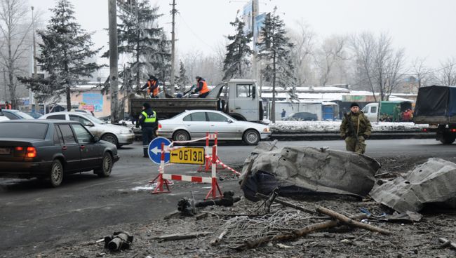 Последствия ночного обстрела в Донецке. Архивное фото Последствия ночного обстрела в Донецке. Архивное фото