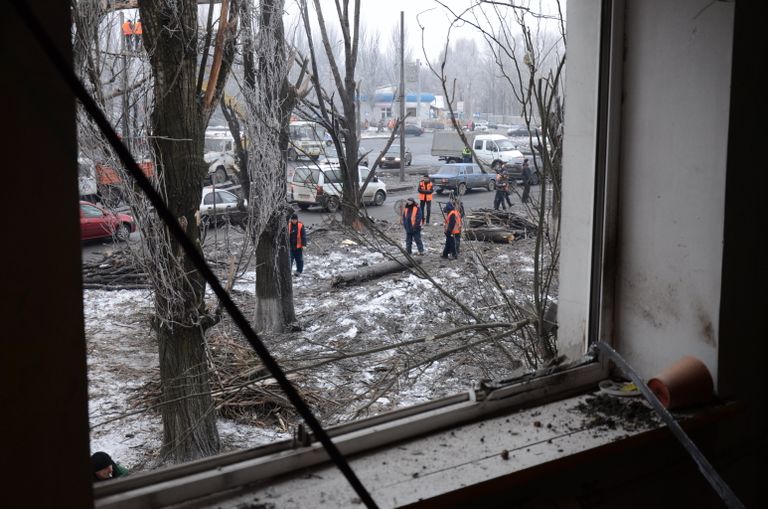 Последствия ночного обстрела в Калининском районе Донецка Последствия ночного обстрела в Калининском районе Донецка