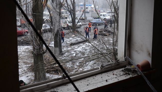 Последствия ночного обстрела в Донецке. Архивное фото Последствия ночного обстрела в Донецке. Архивное фото
