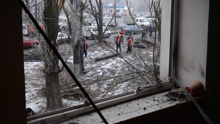 Последствия ночного обстрела в Калининском районе Донецка Последствия ночного обстрела в Калининском районе Донецка