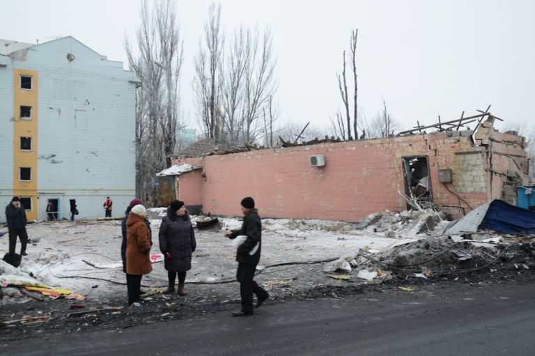 Последствия ночного обстрела в Калининском районе Донецка Последствия ночного обстрела в Калининском районе Донецка
