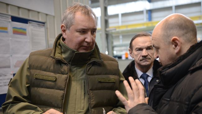 Заместитель председателя правительства РФ Дмитрий Рогозин во время посещения предприятия НПО Сатурн в Рыбинске. 3 февраля 2017 Заместитель председателя правительства РФ Дмитрий Рогозин во время посещения предприятия НПО Сатурн в Рыбинске. 3 февраля 2017
