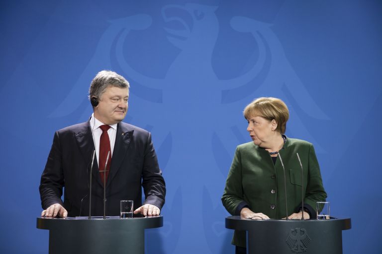 Президент Украины Петр Порошенко и канцлер ФРГ Ангела Меркель во время встречи в Берлине. 30 января 2017 года Президент Украины Петр Порошенко и канцлер ФРГ Ангела Меркель во время встречи в Берлине. 30 января 2017 года