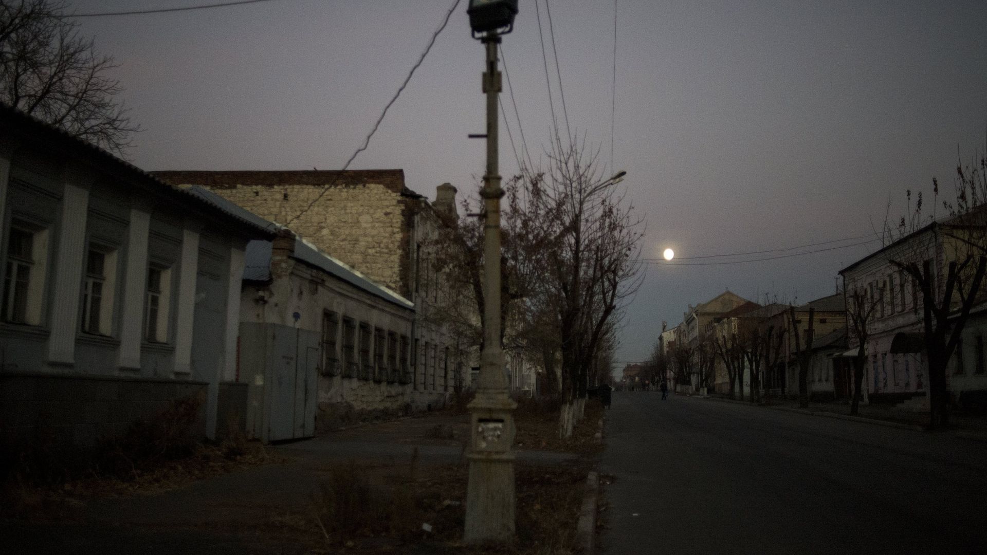 Вид на одну из улиц в Луганске. Архивное фото - РИА Новости, 1920, 05.05.2019