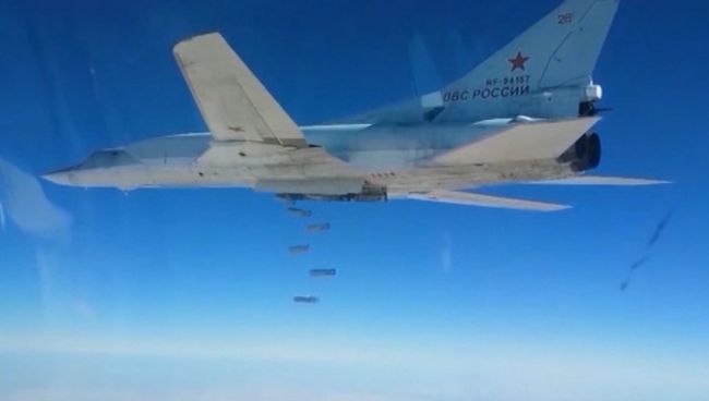 Бомбардировщики Ту-22М3 ВКС РФ уничтожили склады ИГ в провинции Дейр-эз-Зор Бомбардировщики Ту-22М3 ВКС РФ уничтожили склады ИГ в провинции Дейр-эз-Зор