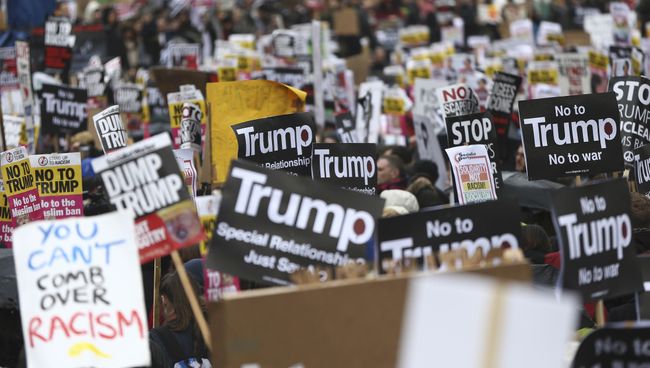 Акция протеста в Лондоне против решения президента США Дональда Трампа временно запретить въезд в США гражданам семи стран