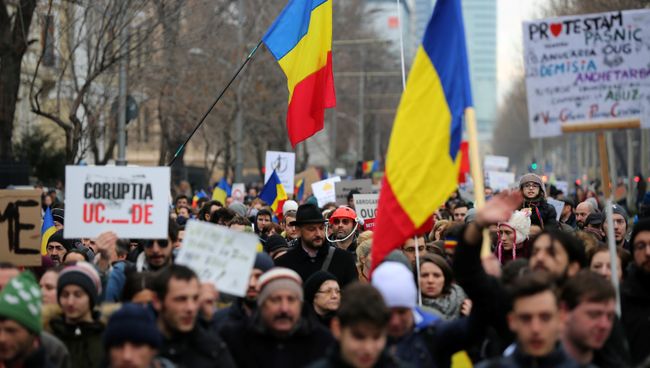 Акция протеста возле здания правительства Румынии в Бухаресте Акция протеста возле здания правительства Румынии в Бухаресте