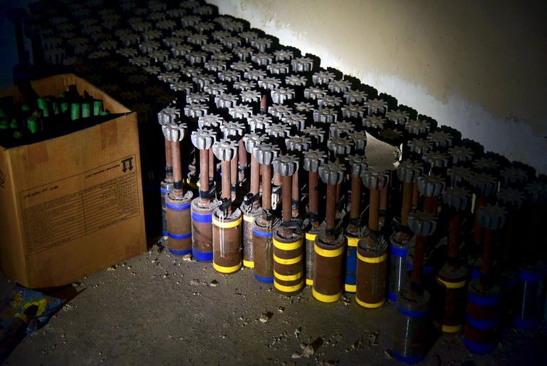 Работа российских военных инженеров Международного противоминного центра ВС РФ по разминированию жилых кварталов сирийского города Алеппо Работа российских военных инженеров Международного противоминного центра ВС РФ по разминированию жилых кварталов сирийского города Алеппо