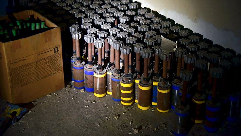 Работа российских военных инженеров Международного противоминного центра ВС РФ по разминированию жилых кварталов сирийского города Алеппо