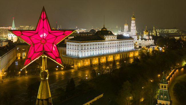Звезда на Водовзводной башне Московского Кремля Звезда на Водовзводной башне Московского Кремля