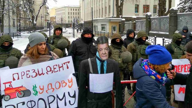Памятник президенту-брехуну в Киеве. Архивное фото Памятник президенту-брехуну в Киеве. Архивное фото