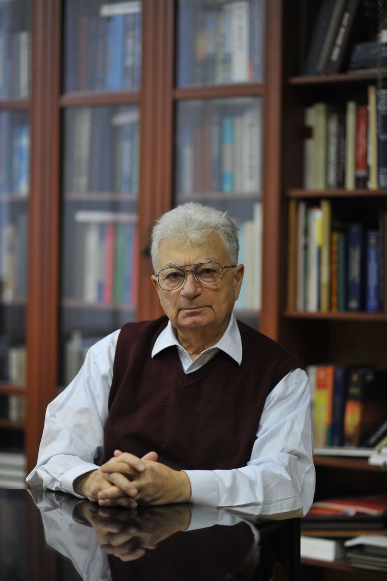 Юрий Оганесян, академик, научный руководитель лаборатории ядерных реакций имени Флёрова