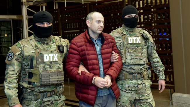Блогер Александр Лапшин в аэропорту Гейдара Алиева в Баку