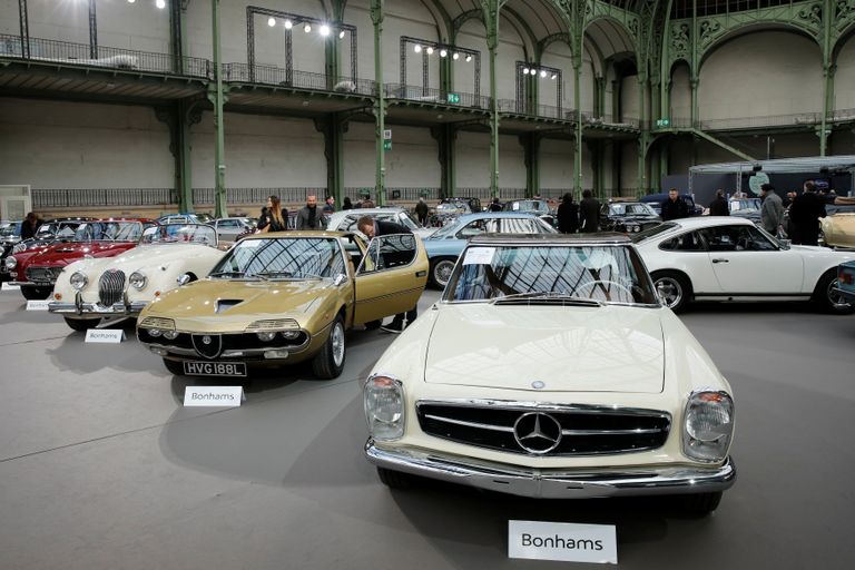 Mercedes-Benz 280 SL Convertible на выставке старинных автомобилей аукционного дома Bonhams
