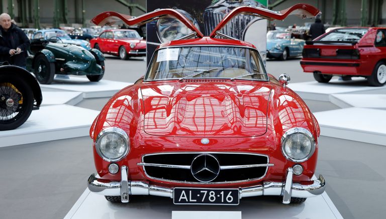 Mercedes-Benz 300 SL 'Gullwing' Coupe на выставке старинных автомобилей аукционного дома Bonhams Mercedes-Benz 300 SL 'Gullwing' Coupe на выставке старинных автомобилей аукционного дома Bonhams