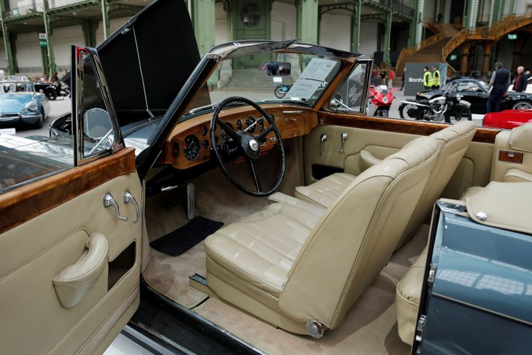 Bentley S1 Continental Drophead Coupe на выставке старинных автомобилей аукционного дома Bonhams