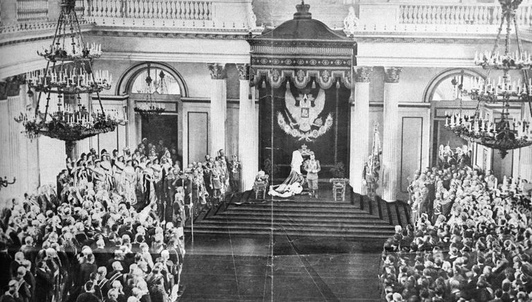 Репродукция цветной цинкографии Тронная речь Николая II на приеме членов Государственной думы в Зимнем дворце по случаю открытия Первой Государственной думы из собраний Государственного Исторического музея Репродукция цветной цинкографии Тронная речь Николая II на приеме членов Государственной думы в Зимнем дворце по случаю открытия Первой Государственной думы из собраний Государственного Исторического музея