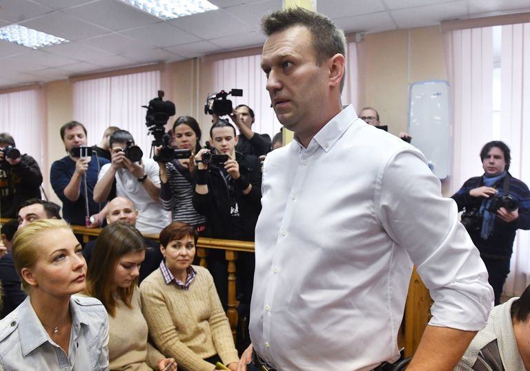 Алексей Навальный с супругой Юлией в Ленинском районном суде Кирова перед оглашением приговора по делу Кировлеса Алексей Навальный с супругой Юлией в Ленинском районном суде Кирова перед оглашением приговора по делу Кировлеса