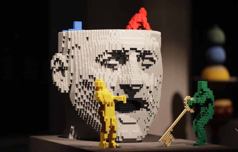 Скульптура из LEGO американского художника Натана Савайи