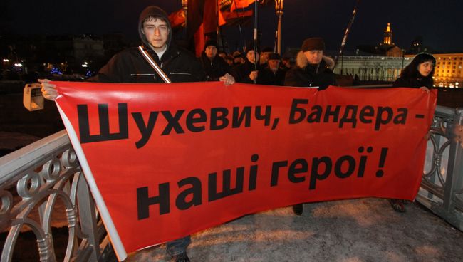 Факельное шествие состоялось в Киеве в память командующего УПА Романа Шухевича Факельное шествие состоялось в Киеве в память командующего УПА Романа Шухевича