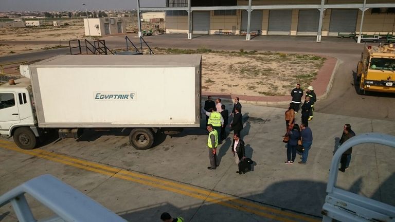 Авиакомпания EgyptAir вывезла грузовым бортом на лечение из Египта в Индию женщину, чей вес достигает 500 килограммов