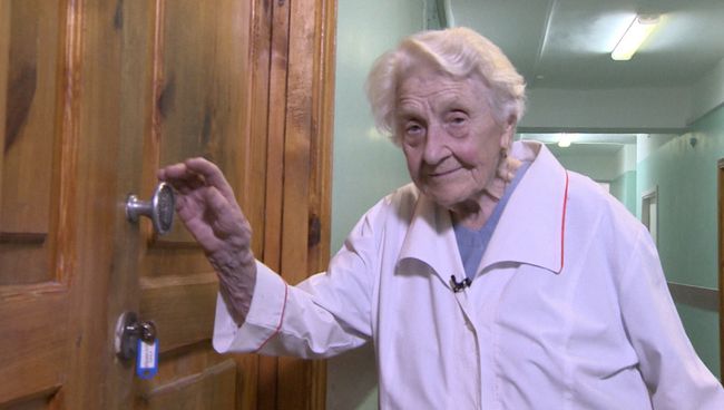 Более десяти тысяч операций и 68 лет стажа - старейший хирург в мире за работой Более десяти тысяч операций и 68 лет стажа - старейший хирург в мире за работой