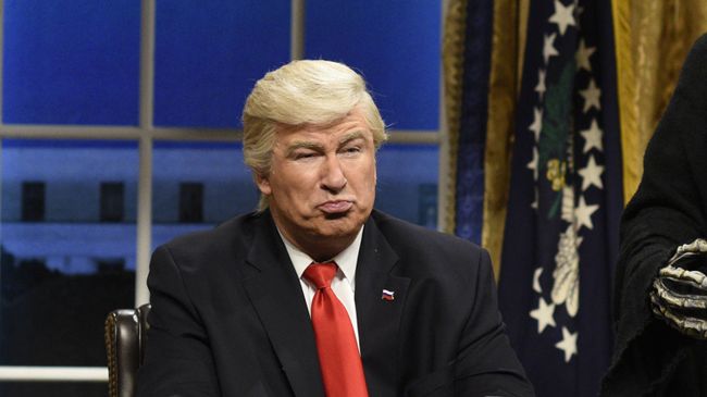 Актер Алек Болдуин пародирует Дональда Трампа. Архивное фото