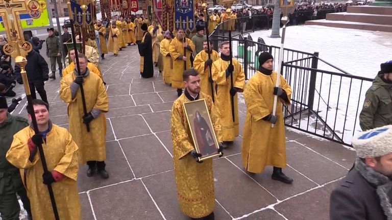 Петербуржцы приняли участие в крестном ходе за передачу Исаакиевского собора РПЦ Петербуржцы приняли участие в крестном ходе за передачу Исаакиевского собора РПЦ