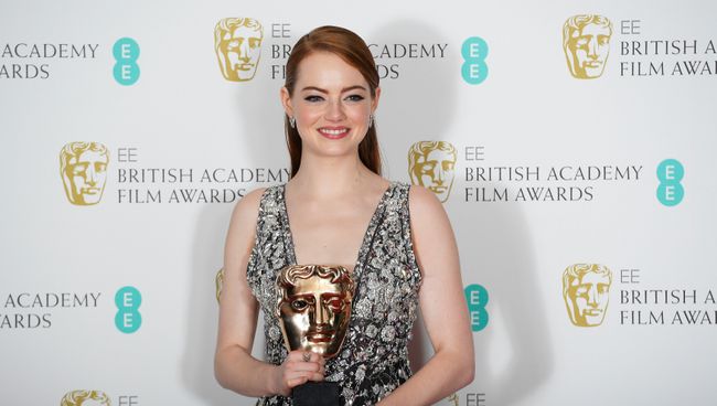 Актриса Эмма Стоун на церемонии вручения премии BAFTA Актриса Эмма Стоун на церемонии вручения премии BAFTA